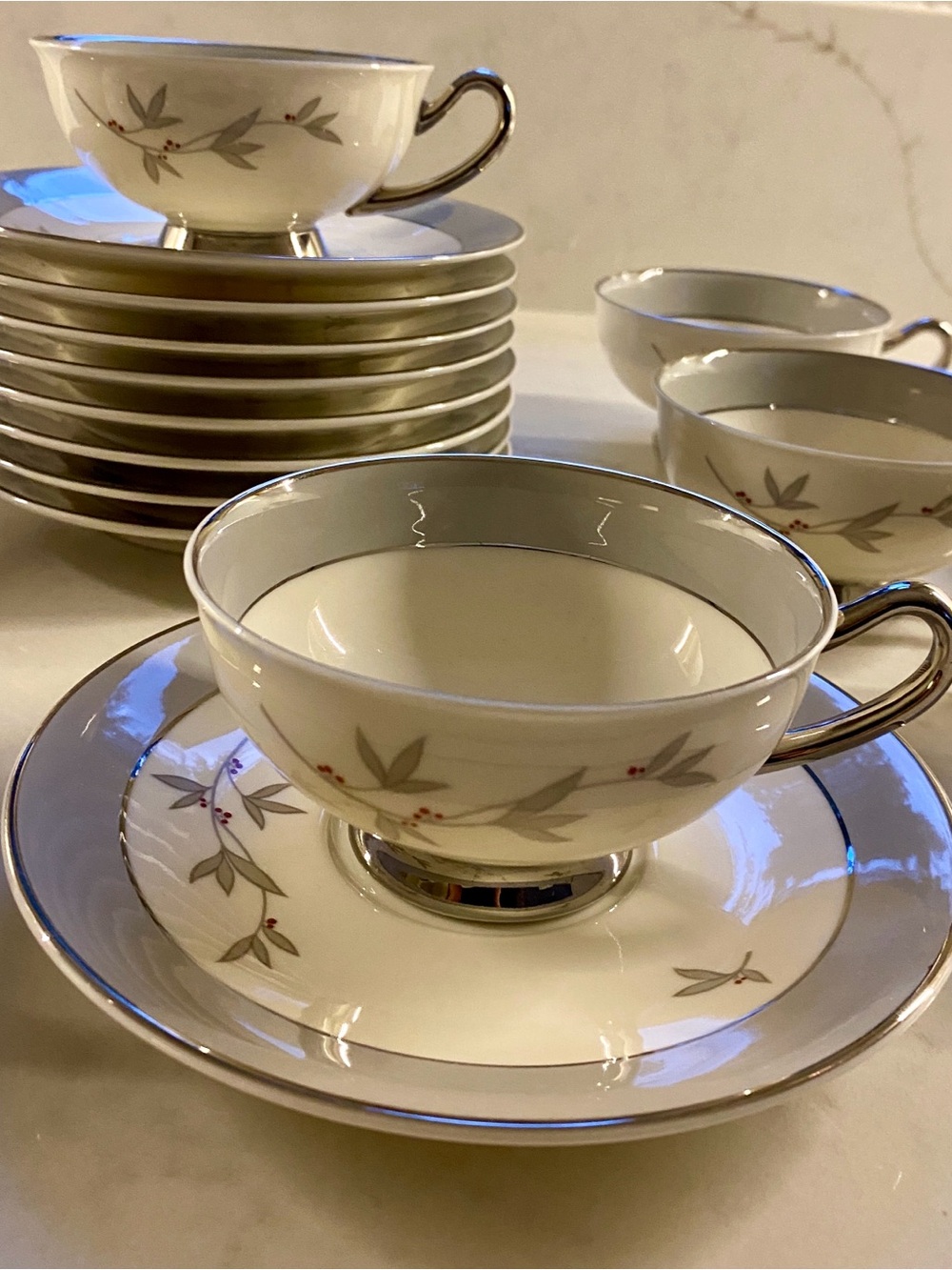 Harmony • Syracuse China • 8 tea cups and saucers + 8 dessert bowls